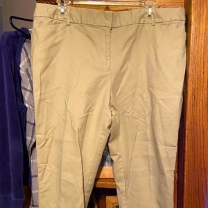 Cropped Liz Claiborne khaki pants. Sz 16